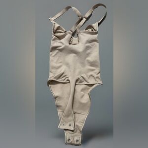 SKIMS Seamless Sculpt Thong Bodysuit Size XS Color Clay